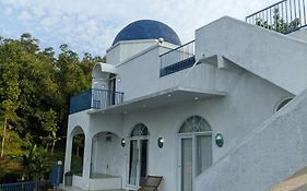 Blue Door, Puncak