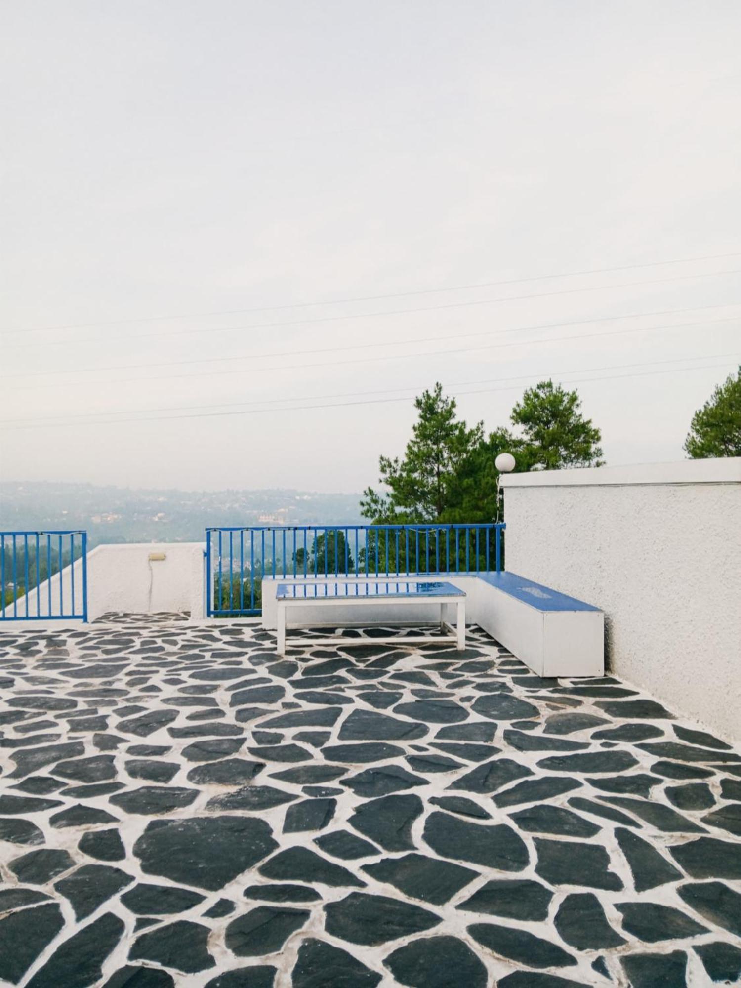 Villa Blue Door, Puncak Pondok Cipaseban Bagian luar foto