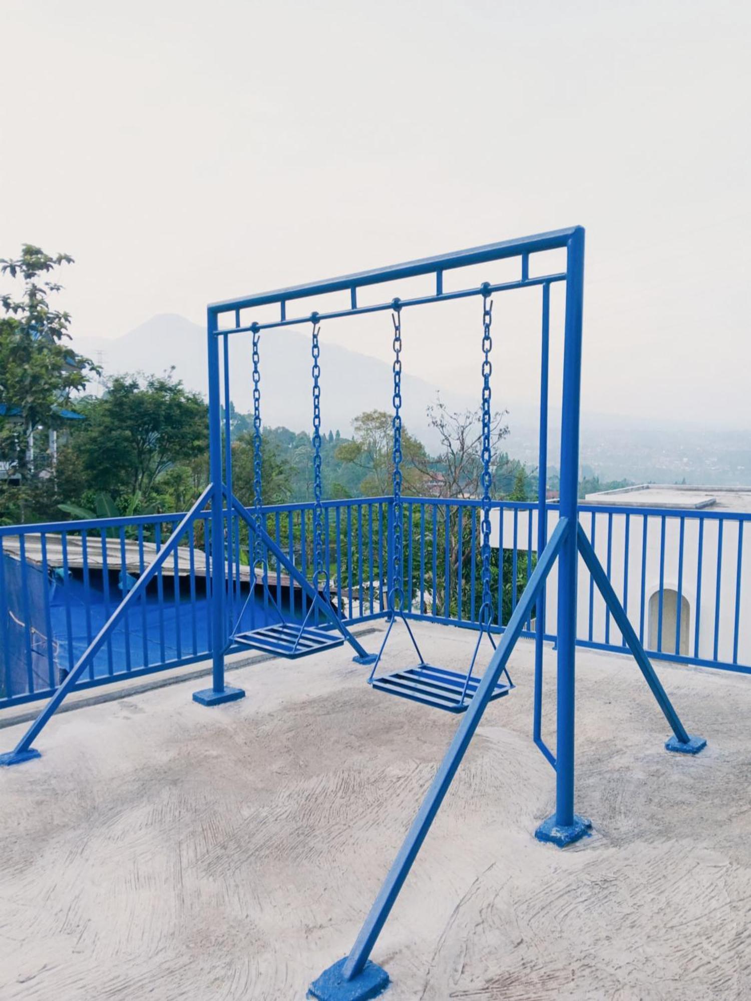 Villa Blue Door, Puncak Pondok Cipaseban Bagian luar foto