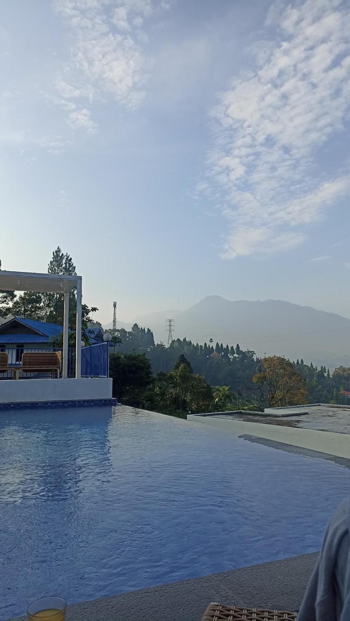 Villa Blue Door, Puncak Pondok Cipaseban Bagian luar foto