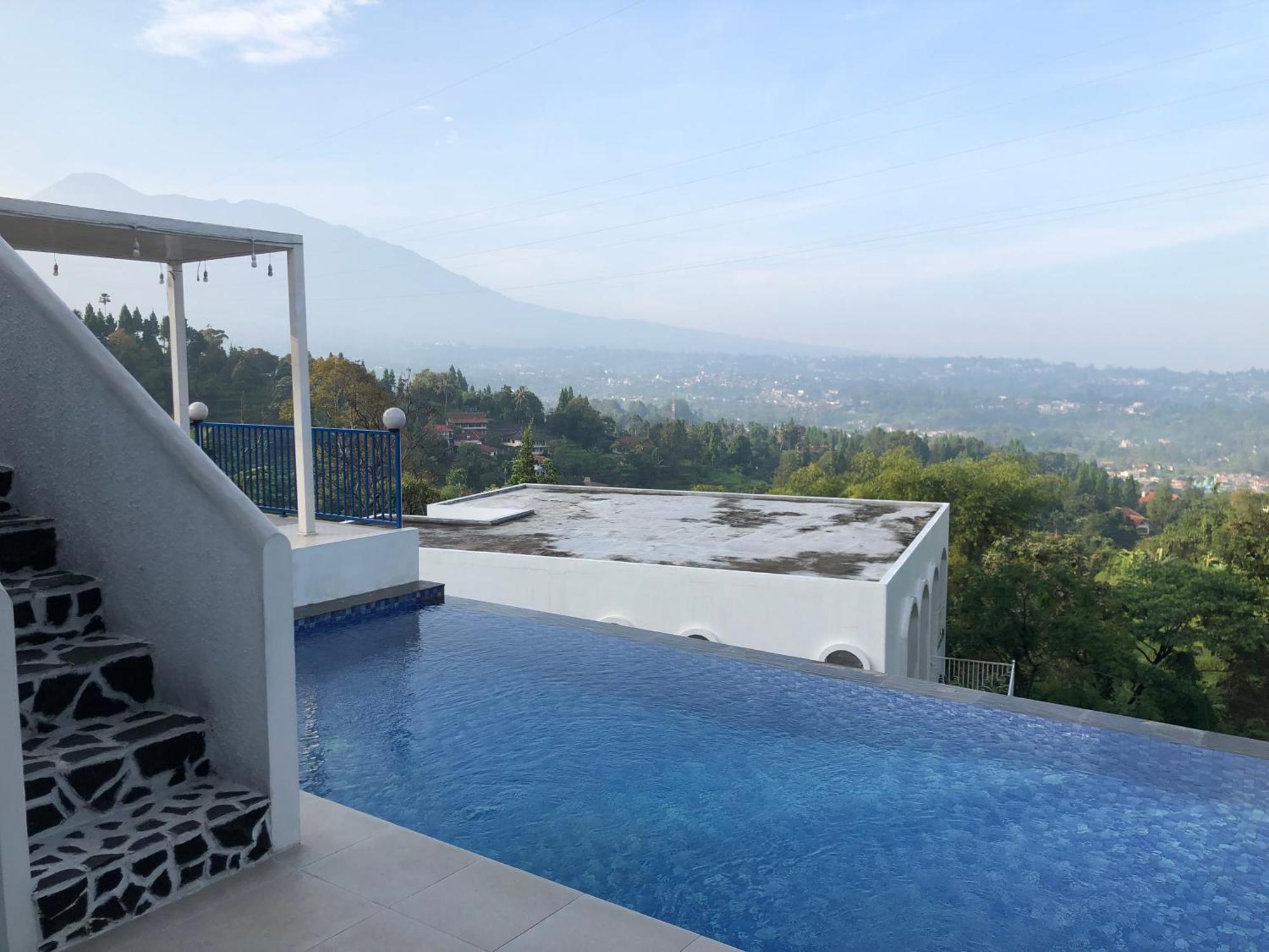 Villa Blue Door, Puncak Pondok Cipaseban Bagian luar foto