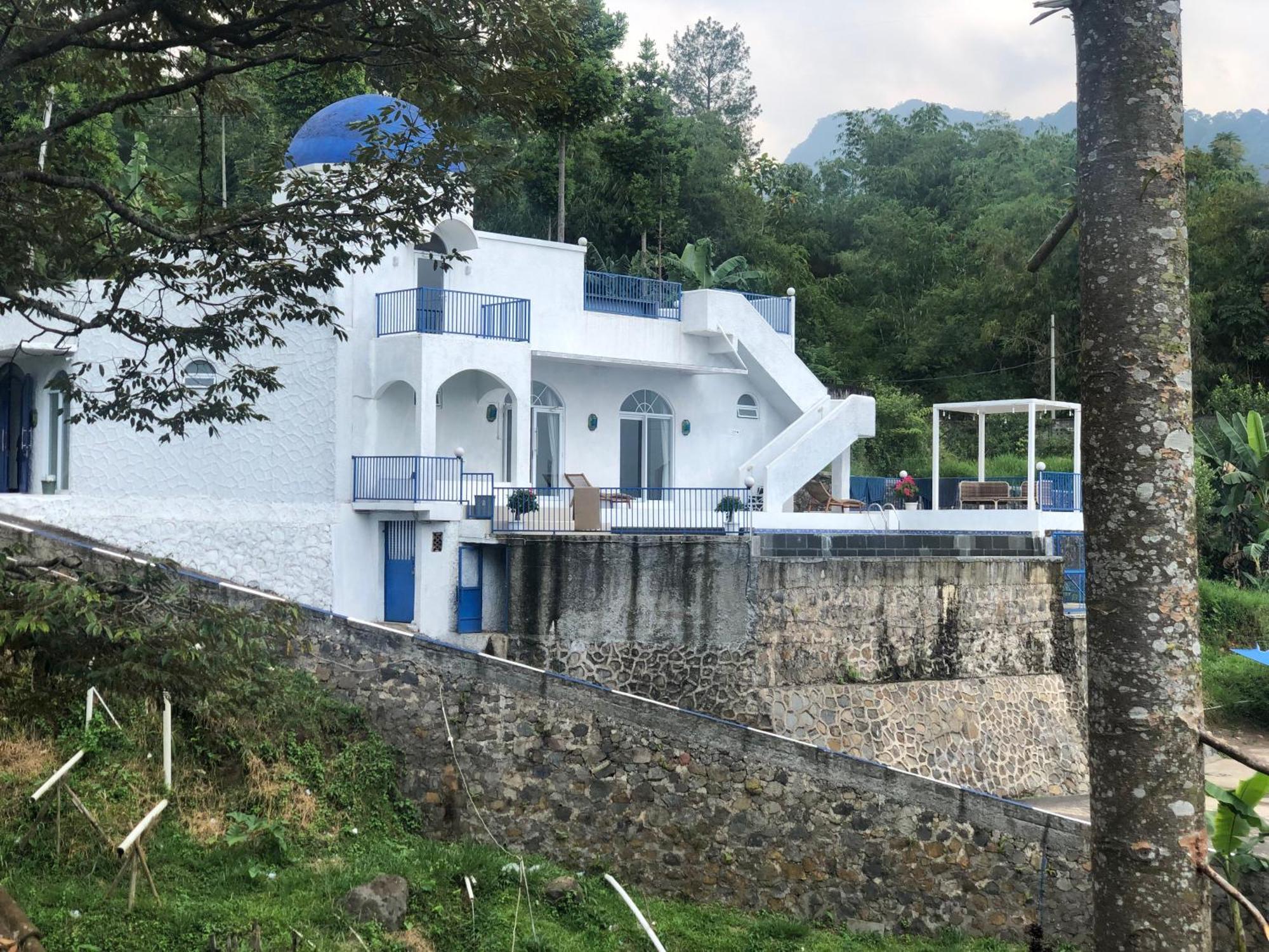 Villa Blue Door, Puncak Pondok Cipaseban Bagian luar foto